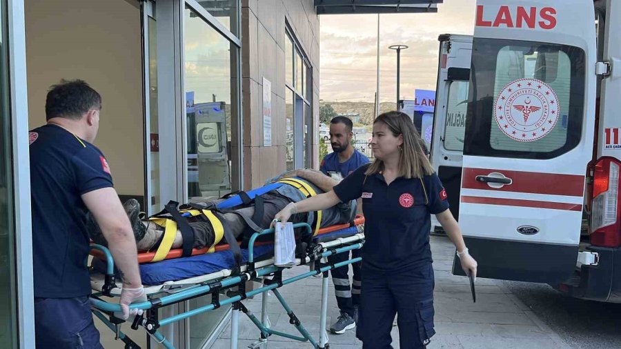 Çamardı’da Midibüs Devrildi: 3 Yaralı