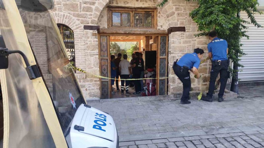 Antalya’da Yaşayan Alman Evinde Ölü Bulundu