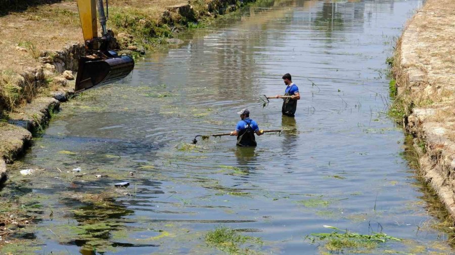 Asat’tan Konyaaltı’nda Kapsamlı Kanal Temizliği