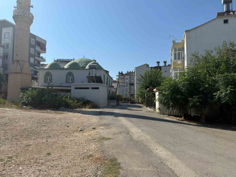 Gece Yarısı Patlatılan Havai Fişek, Mahalleyi Ayağa Kaldırdı: Kimi Deprem Sandı, Kimi Maç Var Zannetti