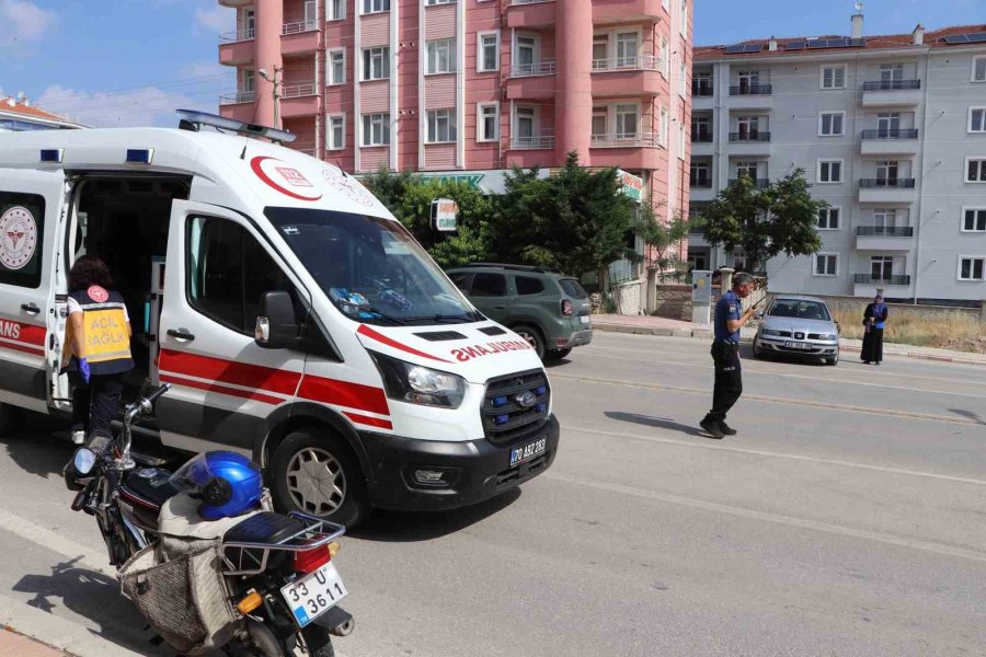 Otomobille Çarpışan Motosikletin Sürücüsü Yaralandı