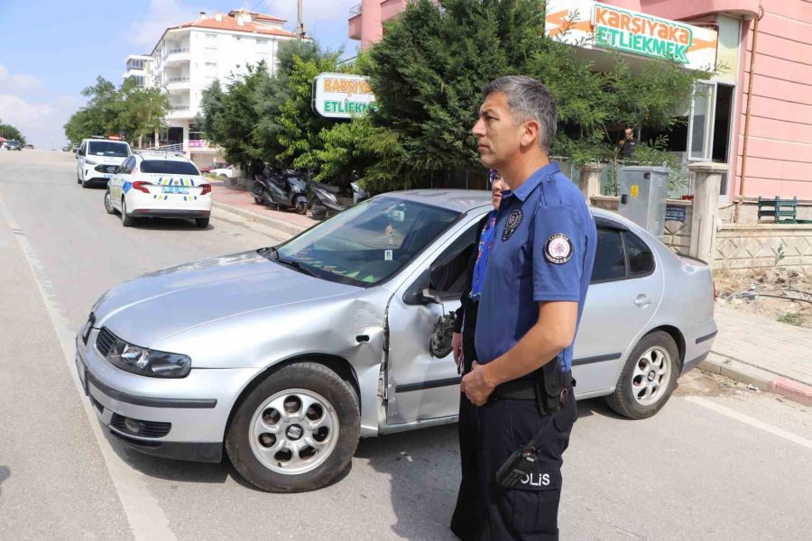 Otomobille Çarpışan Motosikletin Sürücüsü Yaralandı