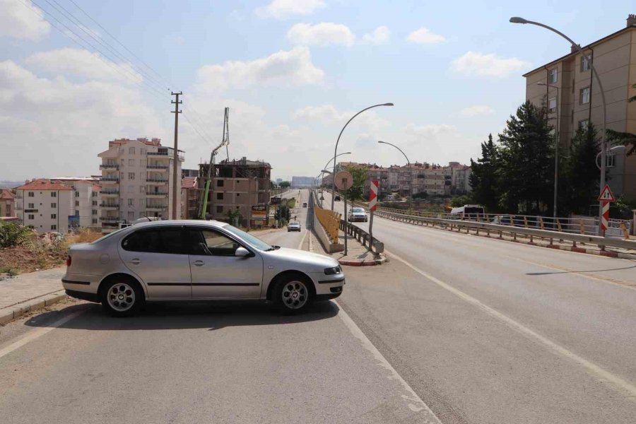 Otomobille Çarpışan Motosikletin Sürücüsü Yaralandı