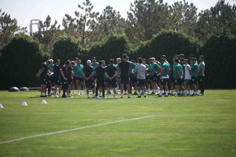 İlhan Palut: "bugün İtibarıyla 5 Ana Transfer Yapmak İstiyoruz"