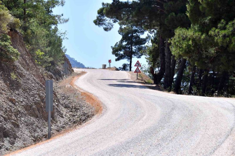 Silifke’de Kırsal Ulaşımı Rahatlatan Yol Çalışması Tamamlandı