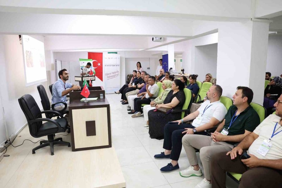 Alanyalı Çiftçilere Tarımın Geleceği Anlatıldı