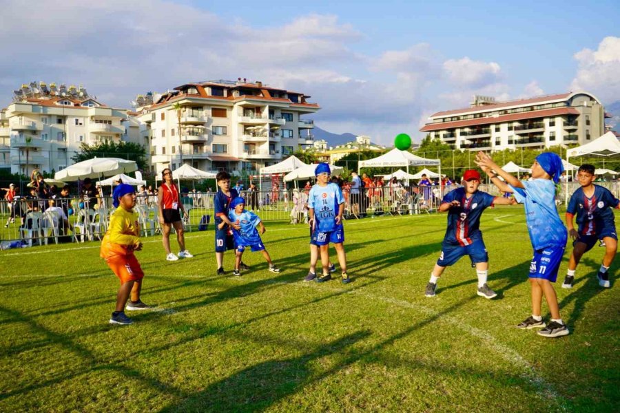 Alanya’da 2 Bin Kişilik Hentbol Şöleni Başladı