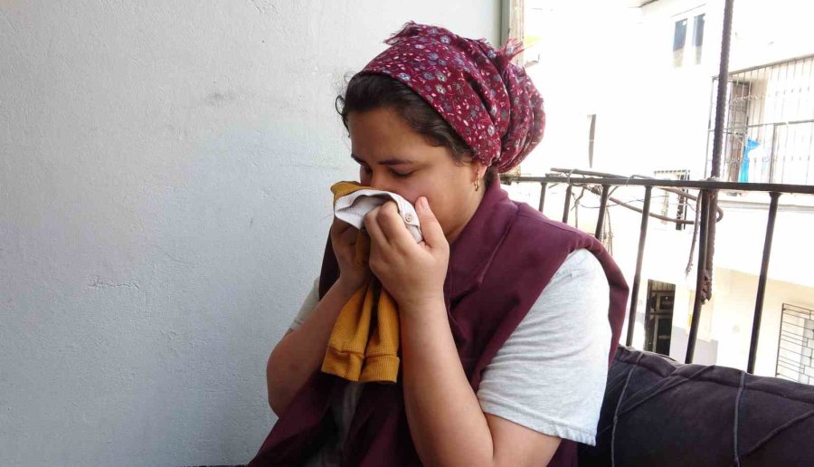 Annesi Sokaktan Korkarken, Facia Evlerinin Balkonunda Yakaladı