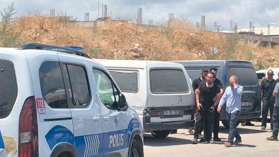 Antalya’da Bir Kişi Araç İçince Ölü Bulundu, Yakınları Sinir Krizi Geçirdi