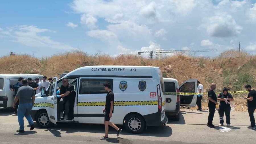 Antalya’da Bir Kişi Araç İçince Ölü Bulundu, Yakınları Sinir Krizi Geçirdi