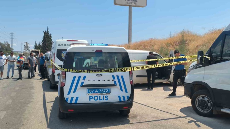 Antalya’da Bir Kişi Araç İçince Ölü Bulundu, Yakınları Sinir Krizi Geçirdi