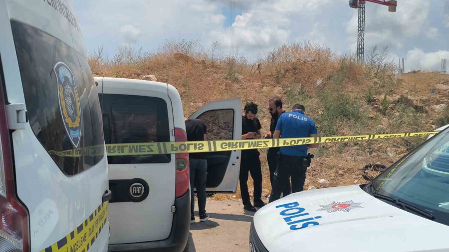 Antalya’da Bir Kişi Araç İçince Ölü Bulundu, Yakınları Sinir Krizi Geçirdi