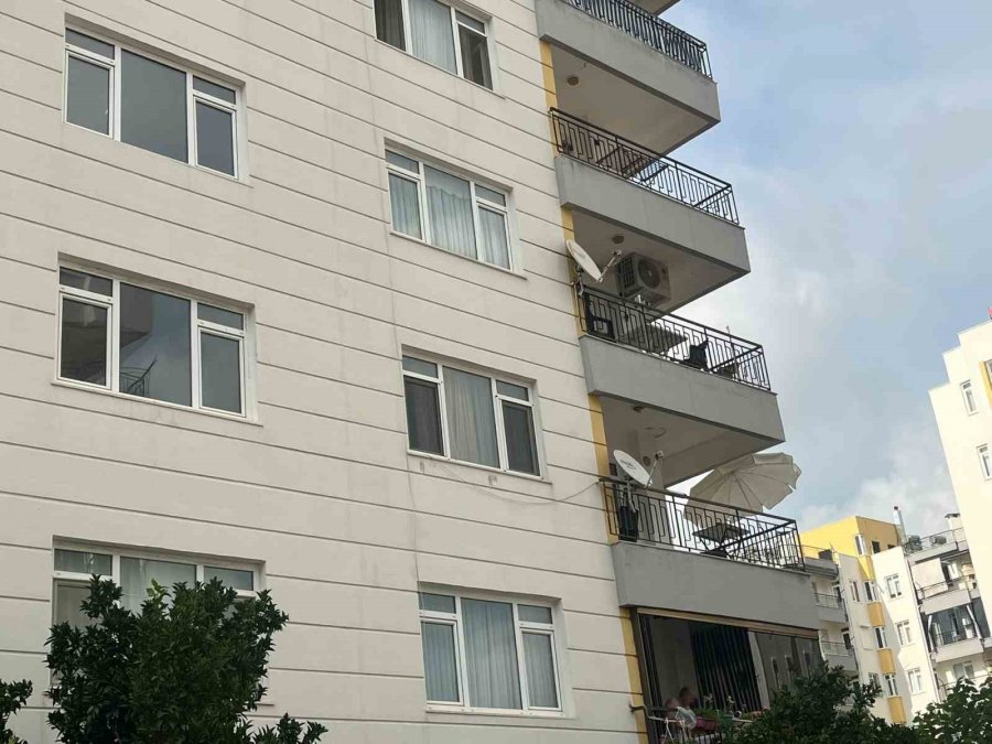 Antalya’da Bir Kadın Evinde Ölü Bulundu