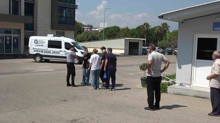 Tedavi Gören Babasına Yastık Almaya Giderken Kaza Geçirdi, 15 Günlük Yaşam Savaşını Kaybetti