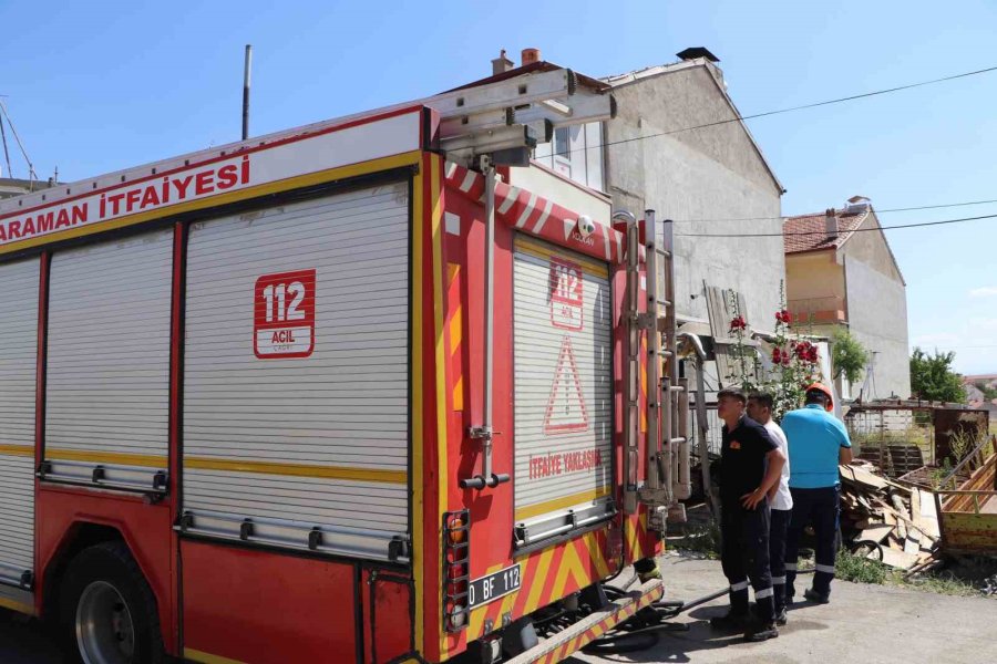 Apartman Müştemilatında Yangın Çıktı, Park Halindeki Araç Zarar Gördü