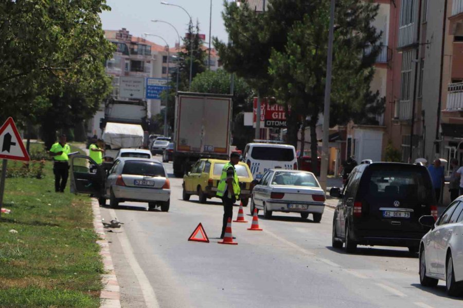 Otomobil Tıra Arkadan Çarptı: 1’i Ağır 3 Yaralı