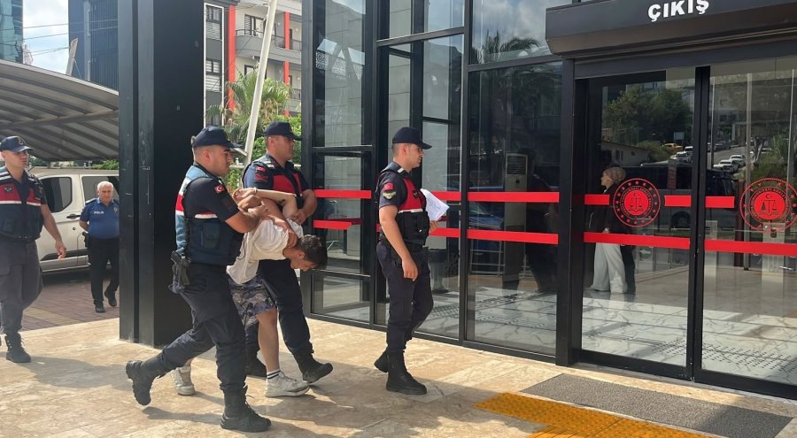 Antalya’daki Zincirleme Kapkaç Ve Gasp Olayında Marketteki Kasiyer Yaşadığı Şoku Anlattı
