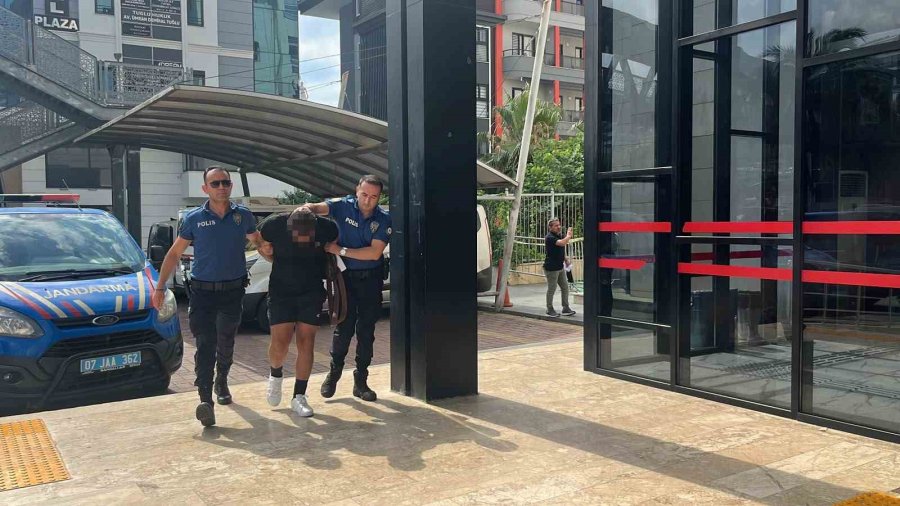 Devlete Ve Polise Hakaret Eden Yabancı Uyruklu Şüpheli Adliyeye Sevk Edildi