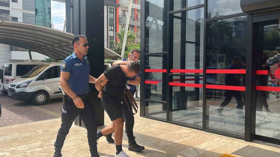 Devlete Ve Polise Hakaret Eden Yabancı Uyruklu Şüpheli Adliyeye Sevk Edildi