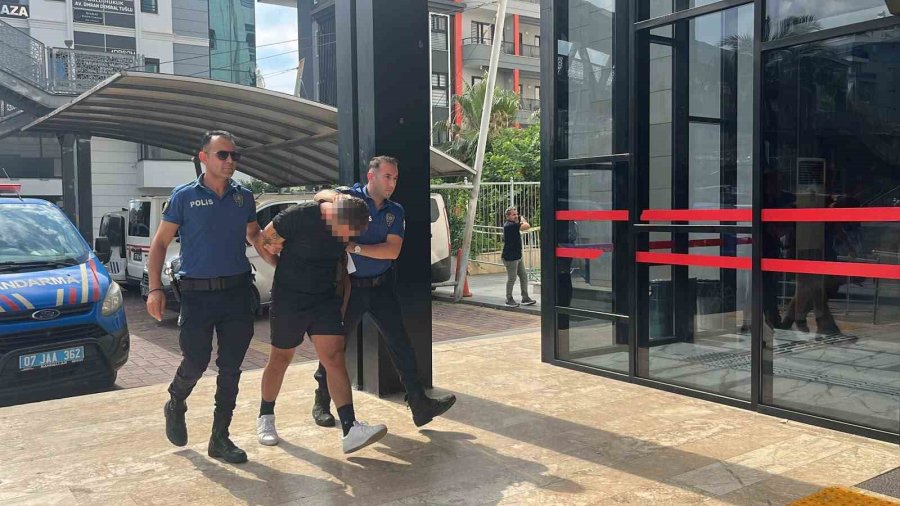 Devlete Ve Polise Hakaret Eden Yabancı Uyruklu Şüpheli Adliyeye Sevk Edildi
