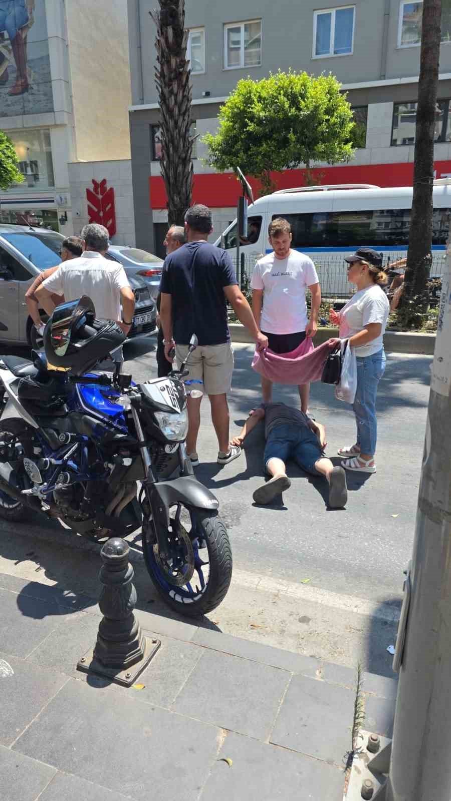 Yaya Geçidinden Geçen Yayaya Motosiklet Çarptı: 2 Yaralı