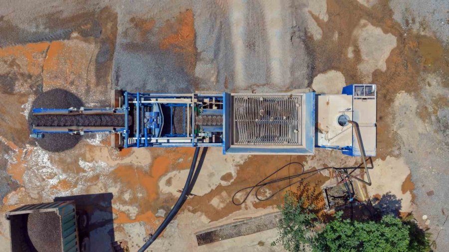 Alanya Belediyesi’nin Çakıl Yıkama Makinesi İlk Kez Kullanıldı