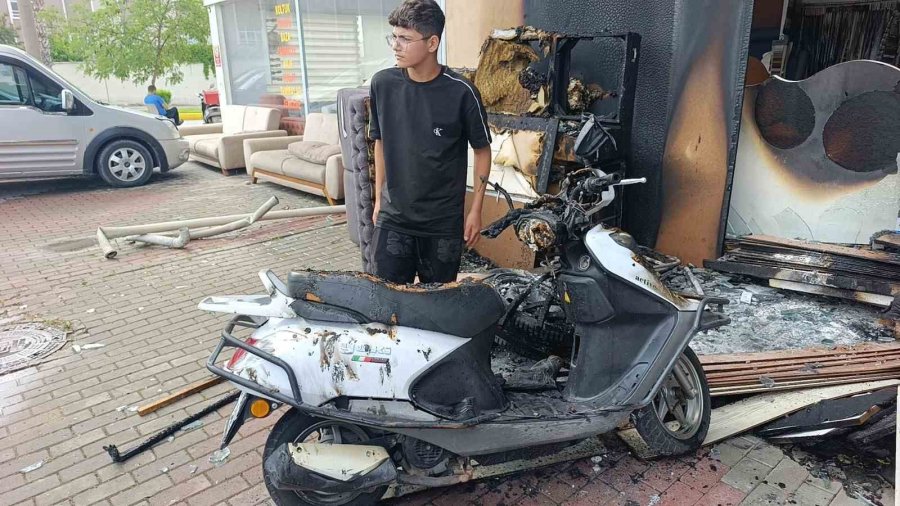 Uyurken Camın Patlama Sesine Uyandı, İhbarla İş Yerini Küle Dönmekten Kurtardı