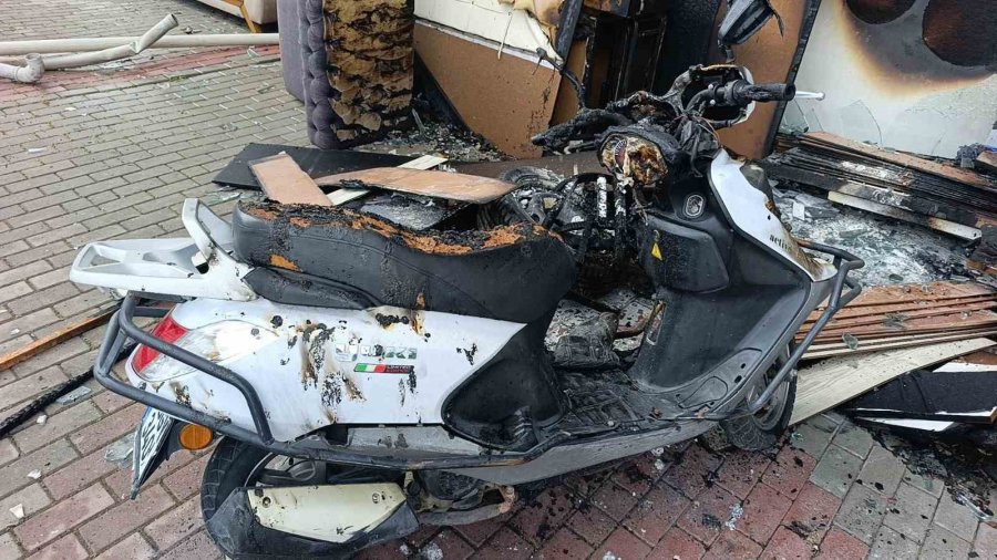 Uyurken Camın Patlama Sesine Uyandı, İhbarla İş Yerini Küle Dönmekten Kurtardı