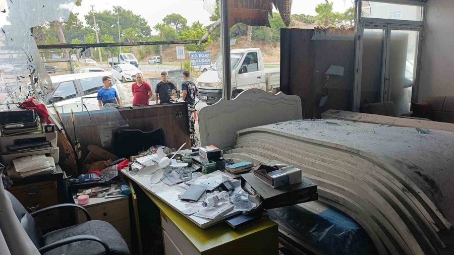 Uyurken Camın Patlama Sesine Uyandı, İhbarla İş Yerini Küle Dönmekten Kurtardı