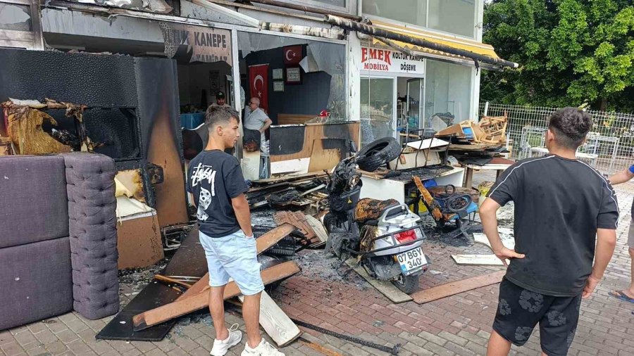 Uyurken Camın Patlama Sesine Uyandı, İhbarla İş Yerini Küle Dönmekten Kurtardı