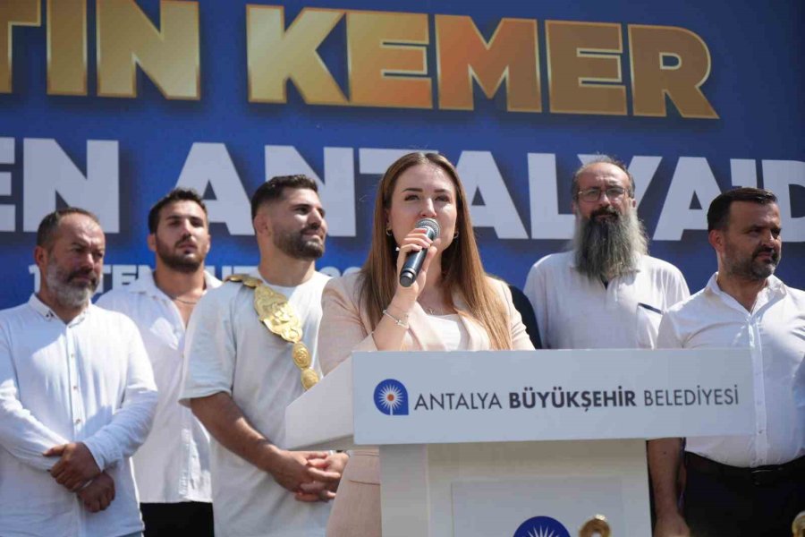 Kırkpınar Başpehlivanı Erkan Taş’a Antalya’da Coşkulu Karşılama