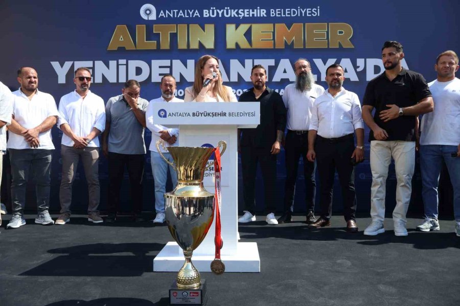 Kırkpınar Başpehlivanı Erkan Taş’a Antalya’da Coşkulu Karşılama