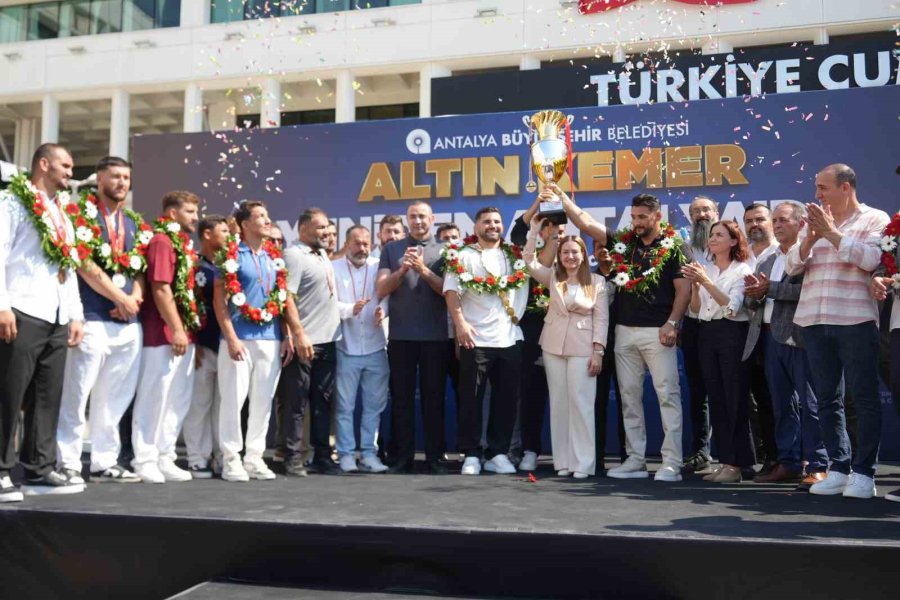 Kırkpınar Başpehlivanı Erkan Taş’a Antalya’da Coşkulu Karşılama