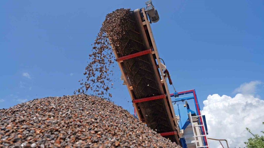 Alanya Belediyesi’nin Çakıl Yıkama Makinesi İlk Kez Kullanıldı