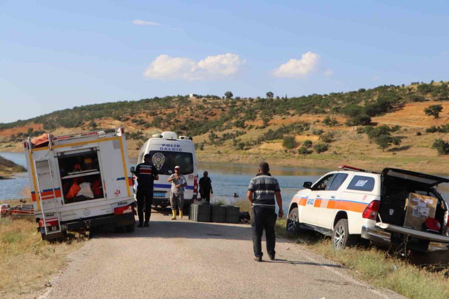 Karaman’da 15 Yaşındaki Çocuk Serinlemek İçin Girdiği Gölette Boğuldu