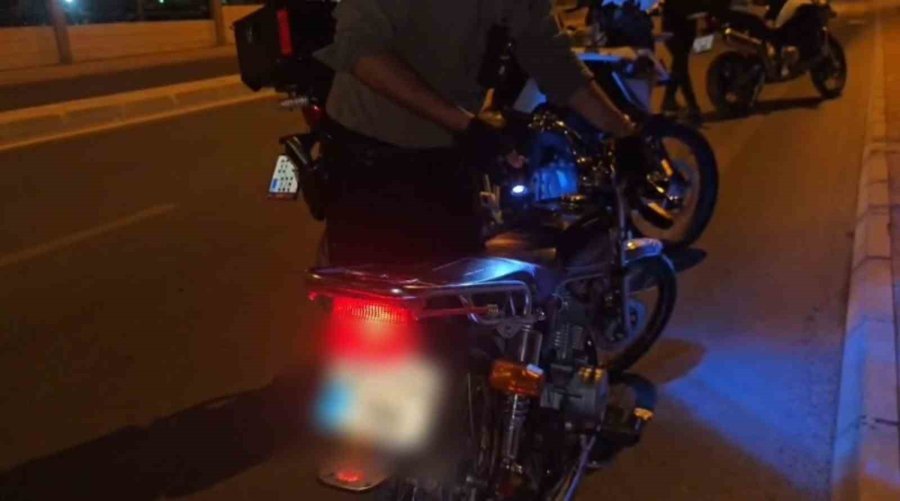Mersin’de Abartı Egzoz Denetimi: 2 Milyon 160 Bin Tl Ceza Kesildi, 135 Araç Trafikten Men Edildi
