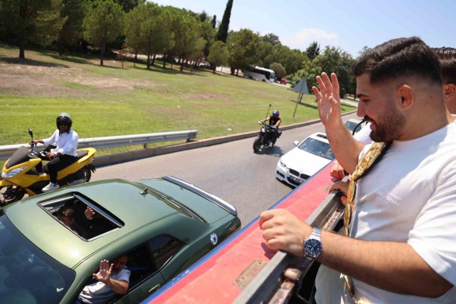 Kırkpınar Başpehlivanı Erkan Taş’a Antalya’da Coşkulu Karşılama