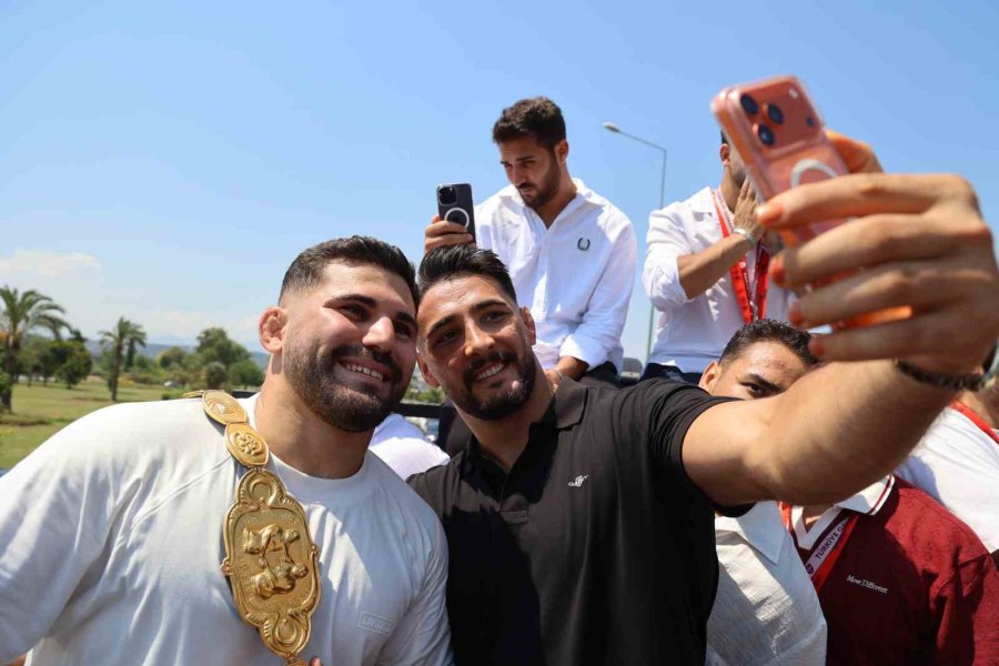 Kırkpınar Başpehlivanı Erkan Taş’a Antalya’da Coşkulu Karşılama