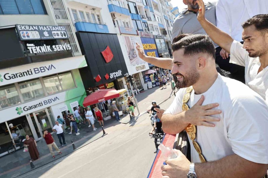 Kırkpınar Başpehlivanı Erkan Taş’a Antalya’da Coşkulu Karşılama