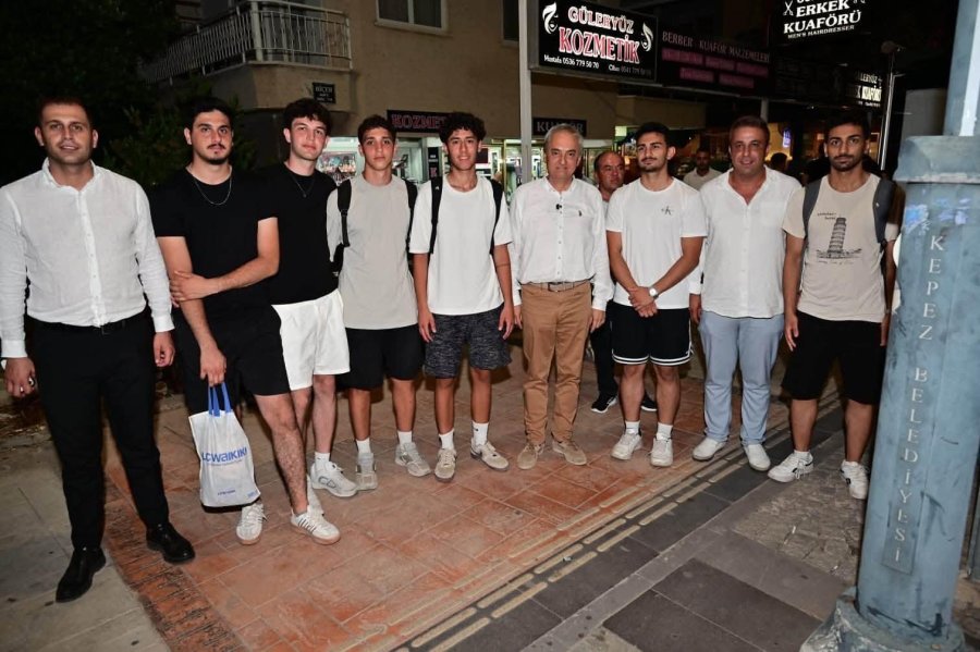 Kocagöz, "temizlik Kirletmemektir" Kampanyasını Kültür Kafeler Caddesi Esnafına Tanıttı