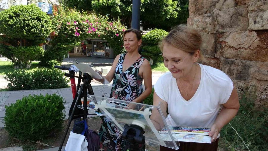 Yıllardır Yaşadıkları Antalya’nın Tarihini Tuvale Taşıyorlar