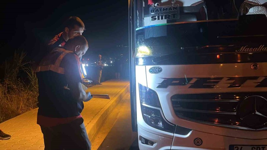 Alanya’da Yolun Karşısına Geçerken Yolcu Otobüsünün Çarptığı Yaşlı Adam Hayatını Kaybetti