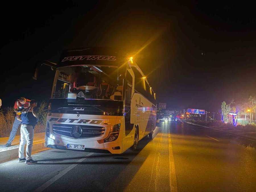 Alanya’da Yolun Karşısına Geçerken Yolcu Otobüsünün Çarptığı Yaşlı Adam Hayatını Kaybetti