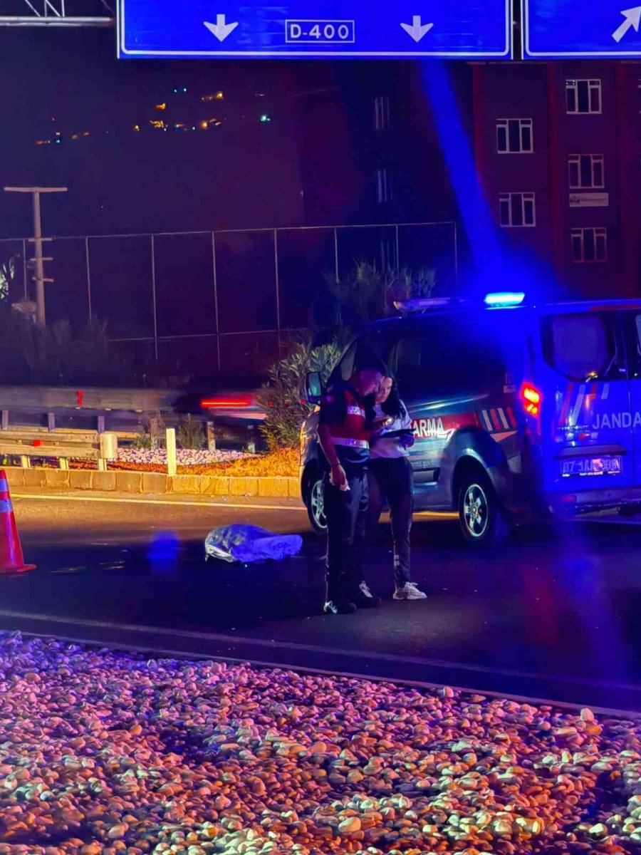 Alanya’da Yolun Karşısına Geçerken Yolcu Otobüsünün Çarptığı Yaşlı Adam Hayatını Kaybetti