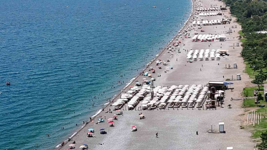 Antalya’da Termometreler 38 Dereceyi Gösterdi, Sahiller Doldu