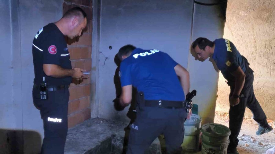 İhtiyaç Gidermek İçin Girdiği İnşaatta 4 Metrelik Kuyuya Düştü