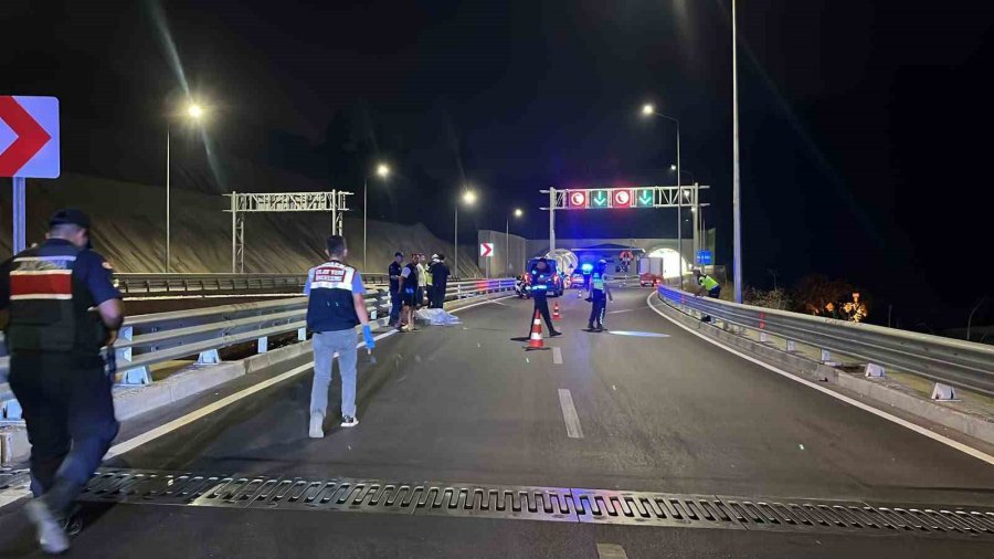 Alanya’da Motosiklet Bariyerlere Çarptı, Sürücü Hayatını Kaybetti