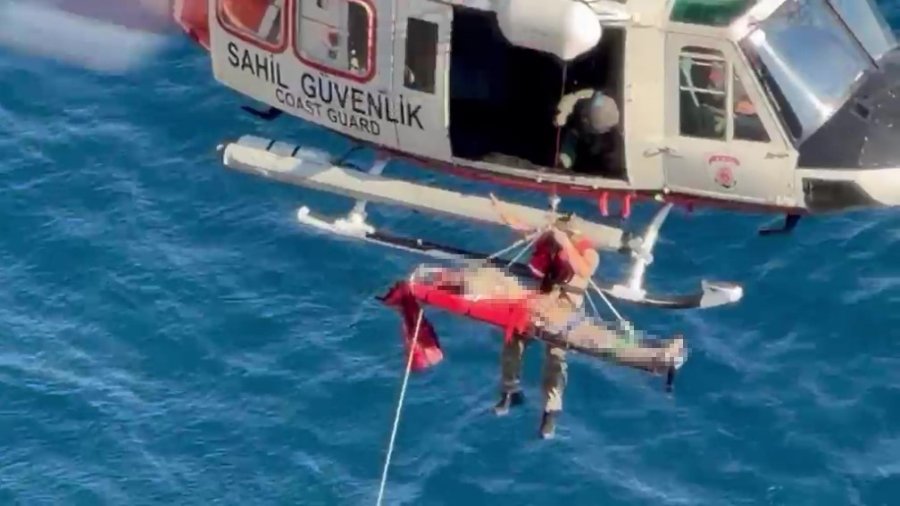 Denize Uçan Otomobilin 7 Saatlik Operasyonla Kurtarılan Sürücüsü Hastanede Hayatını Kaybetti