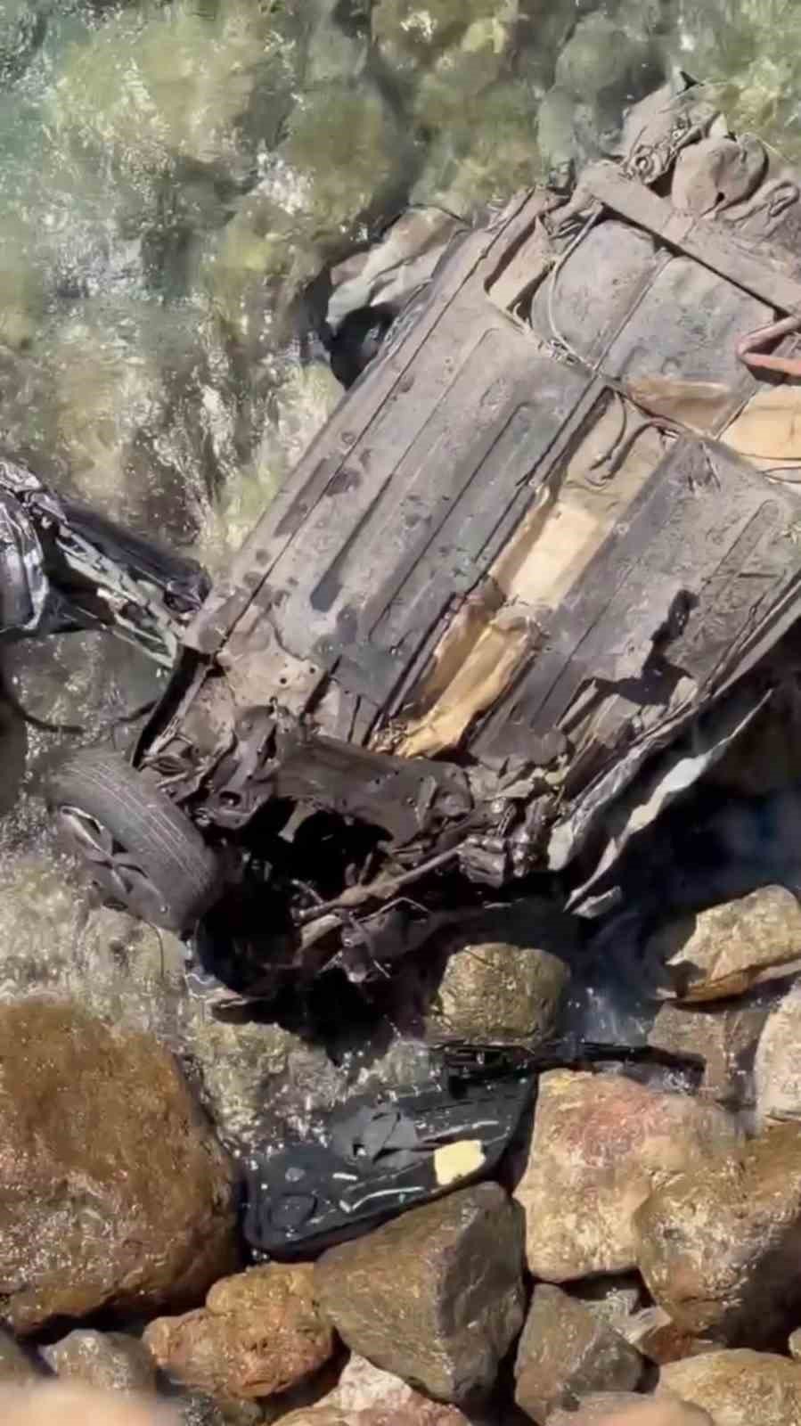 Denize Uçan Otomobilin 7 Saatlik Operasyonla Kurtarılan Sürücüsü Hastanede Hayatını Kaybetti