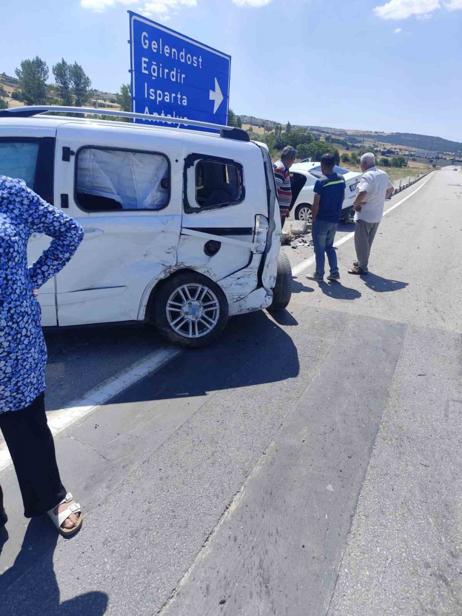 Isparta’da Trafik Kazası Ucuz Atlatıldı